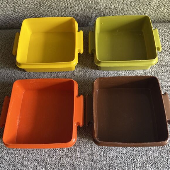 Lot of 4 Vintage Tupperware Sandwich Keepers 1362 - NO LIDS - Picture 1 of 3
